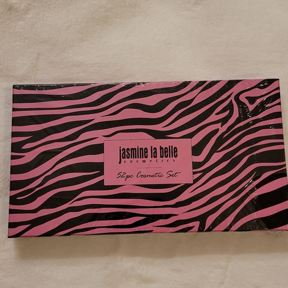 Jasmine La Belle Cosmetics New In Box 52 Piece Cosmetic Gift Set - Picture 6 of 11